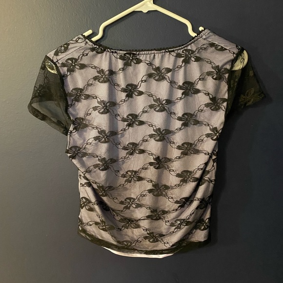 Royal Portrait Mode Mesh Crop Top - Picture 2 of 5